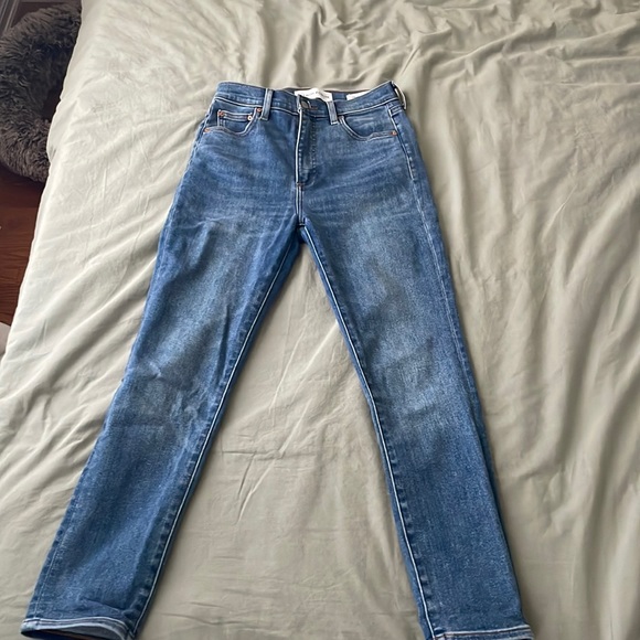 Aritzia Denim Forum The Lola High Rise Skinny 26L - Picture 3 of 8